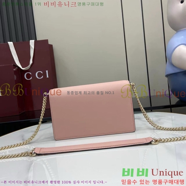 # GG  ü  ‎826720-101