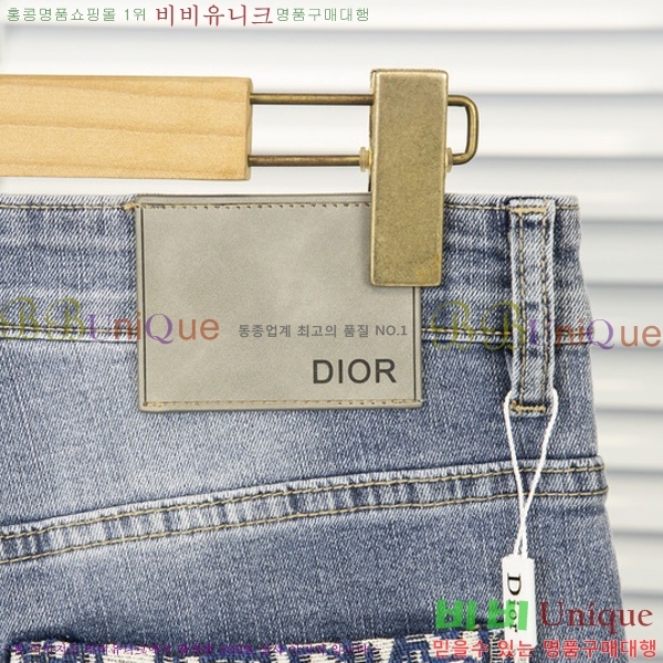   û D2555503