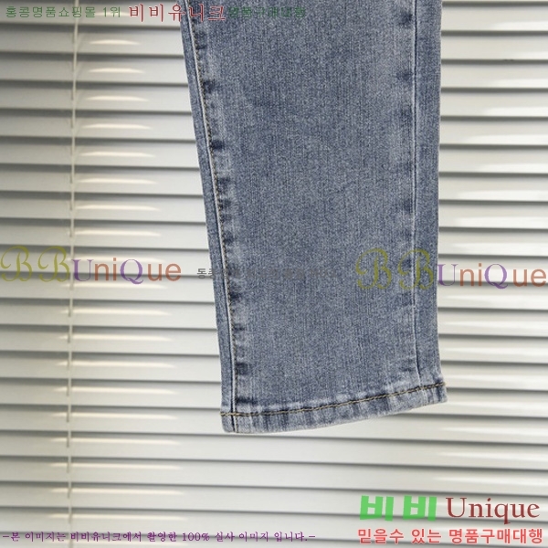   û D2555503