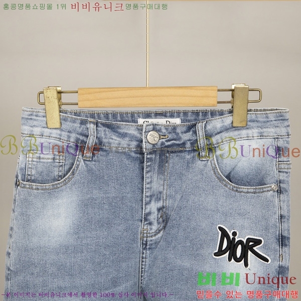   û D2555504