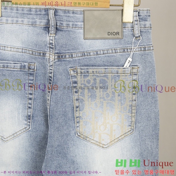   û D2555504