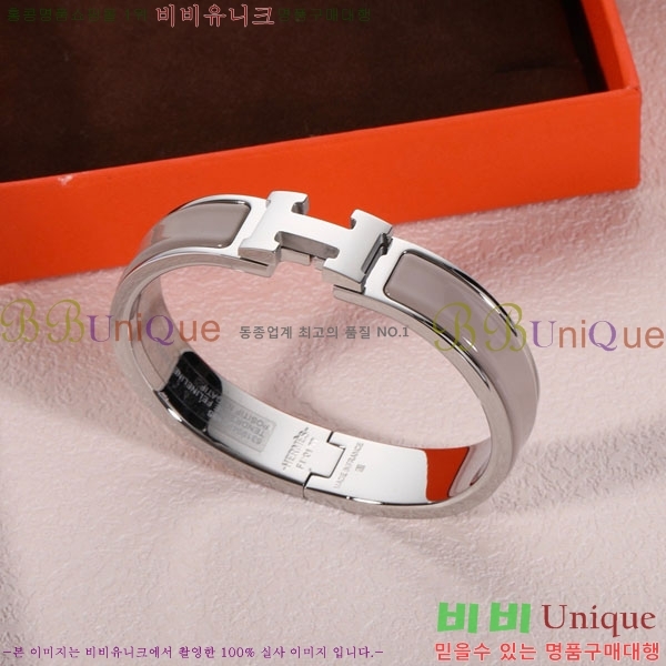 ޽  HE212203-1