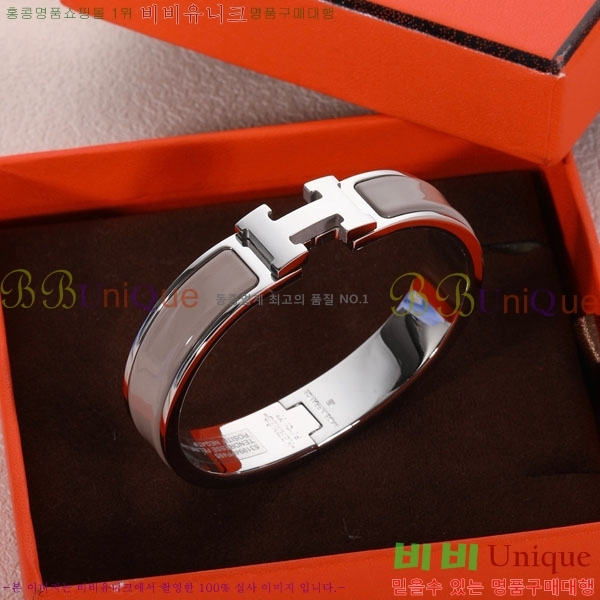 ޽  HE212203-1