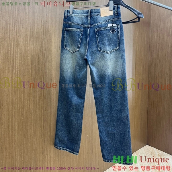   û D2561824